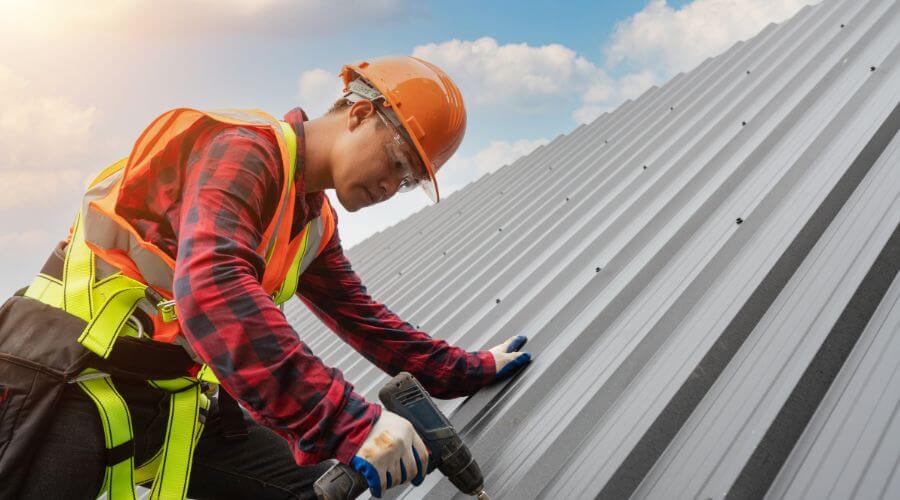 Professional gutter cleaning in Millersburg, IA